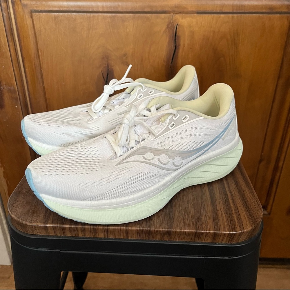 Saucony Women's Ride 18 “Cloud” Running Shoes size 9